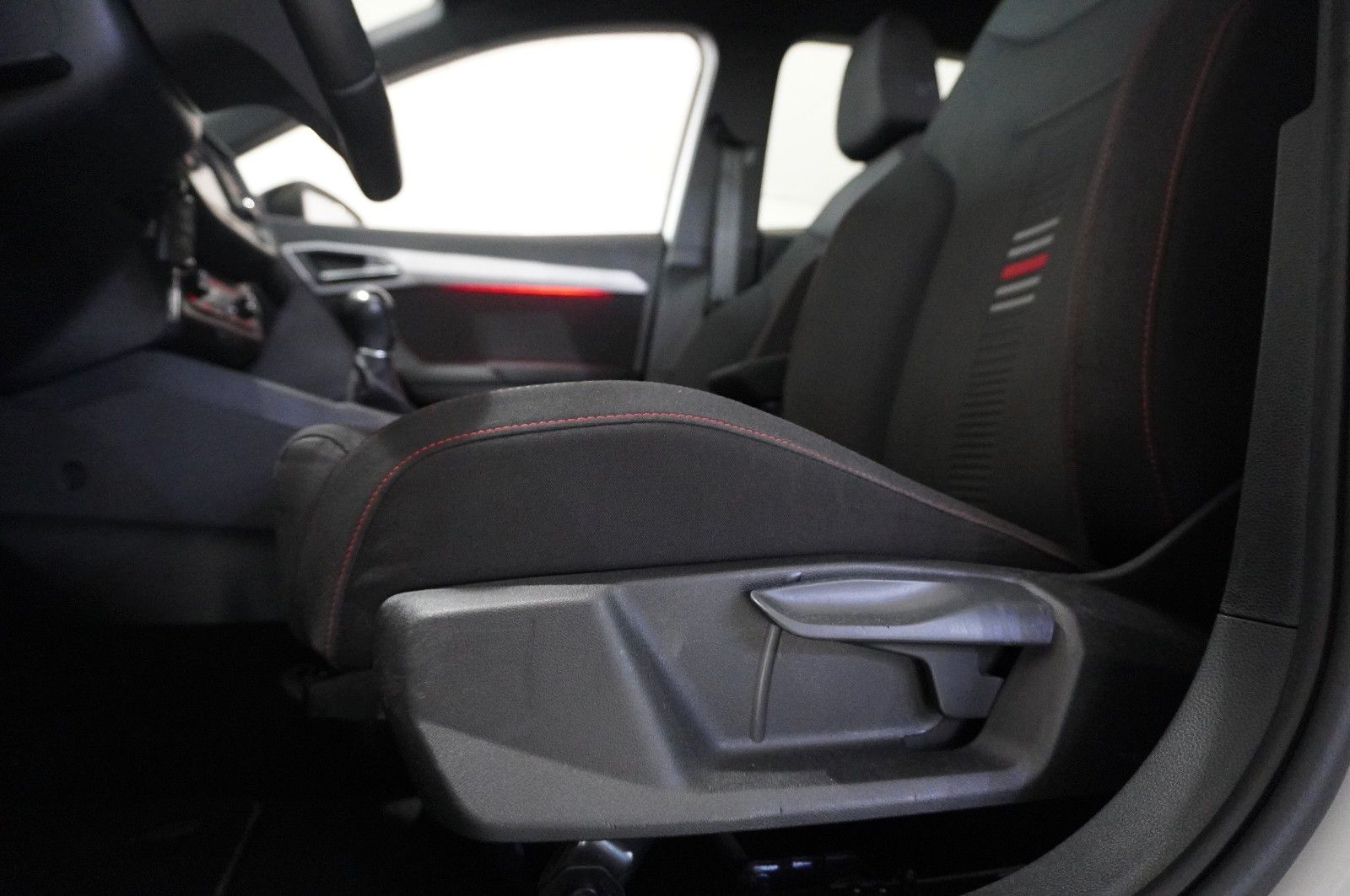 Fahrzeugabbildung SEAT Ibiza 1.0 TSI FR SPORT LED/NAVI/SHZ/PDC/TEMP/17"