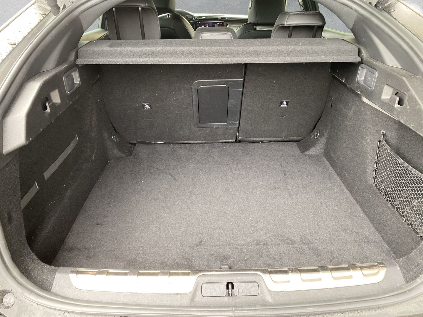 Fahrzeugabbildung Peugeot 408 GT 1.2 Puretech 130 EU6e *Premium- Paket* u.