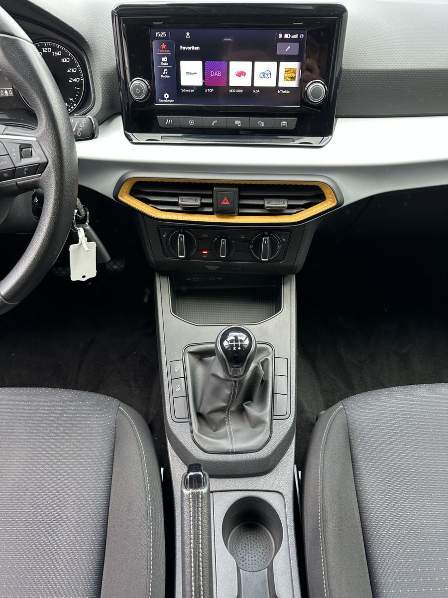 Fahrzeugabbildung SEAT Ibiza 5-Türer 1.0 TSI Style LED+TEMP+SPURHALTE