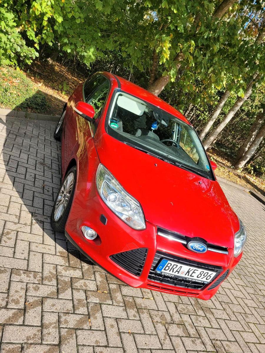 Ford Focus 2011 — вигляд ззаду