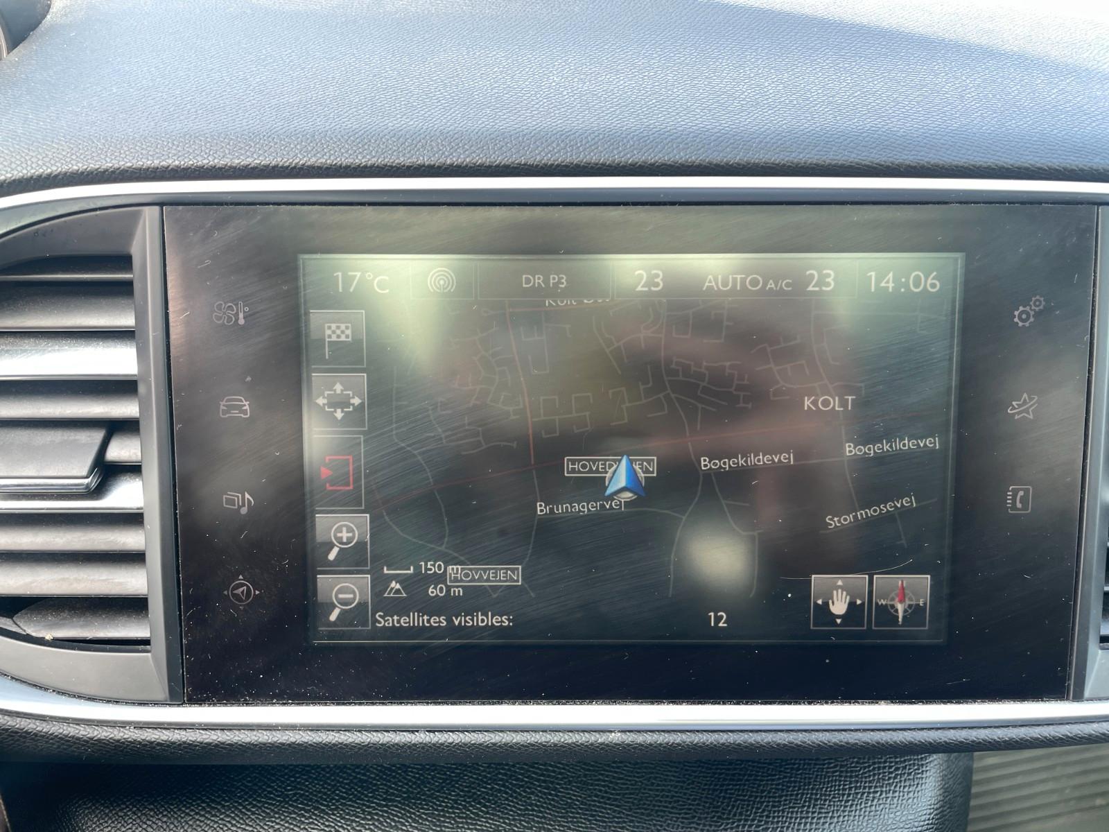 Peugeot 308 2015 — photo 23