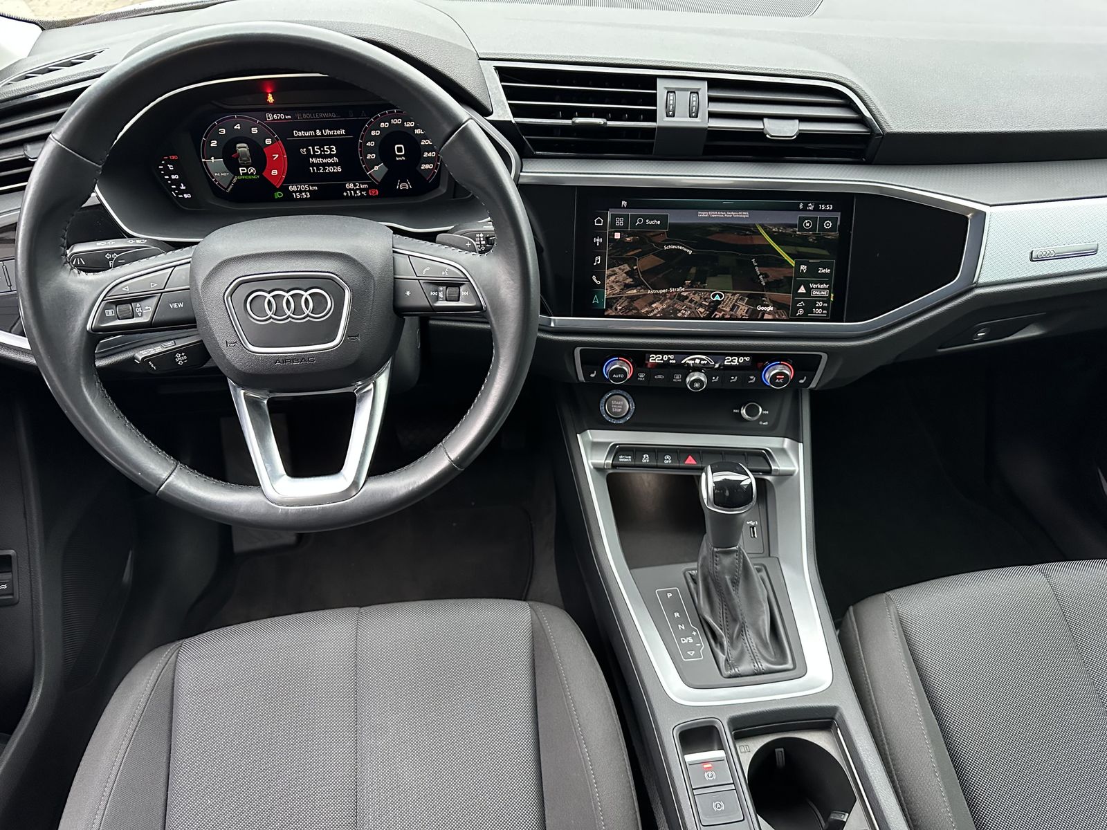 Fahrzeugabbildung Audi Q3 35 TFSI Advanced NAV+LED+SHZ+APS+VCOCK+18ZOLL