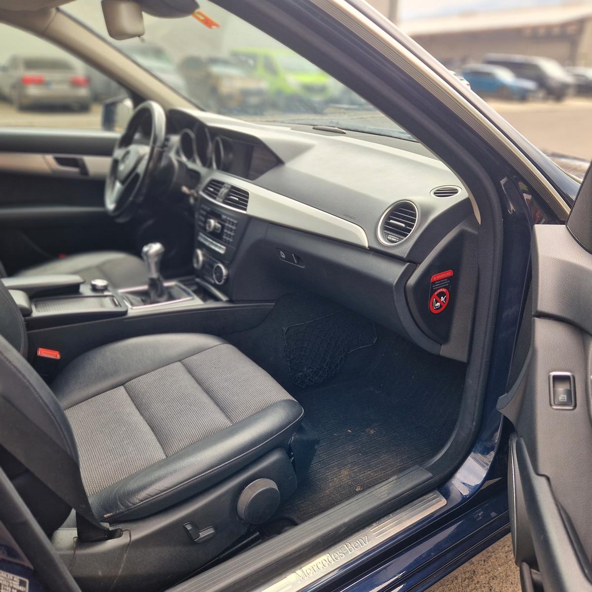 Mercedes-Benz C220 2012 — photo 10