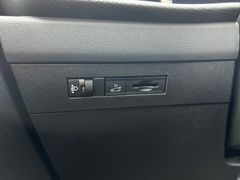 Fahrzeugabbildung Opel Astra L ST 1.2 Business Elegance Autom. LED ACC