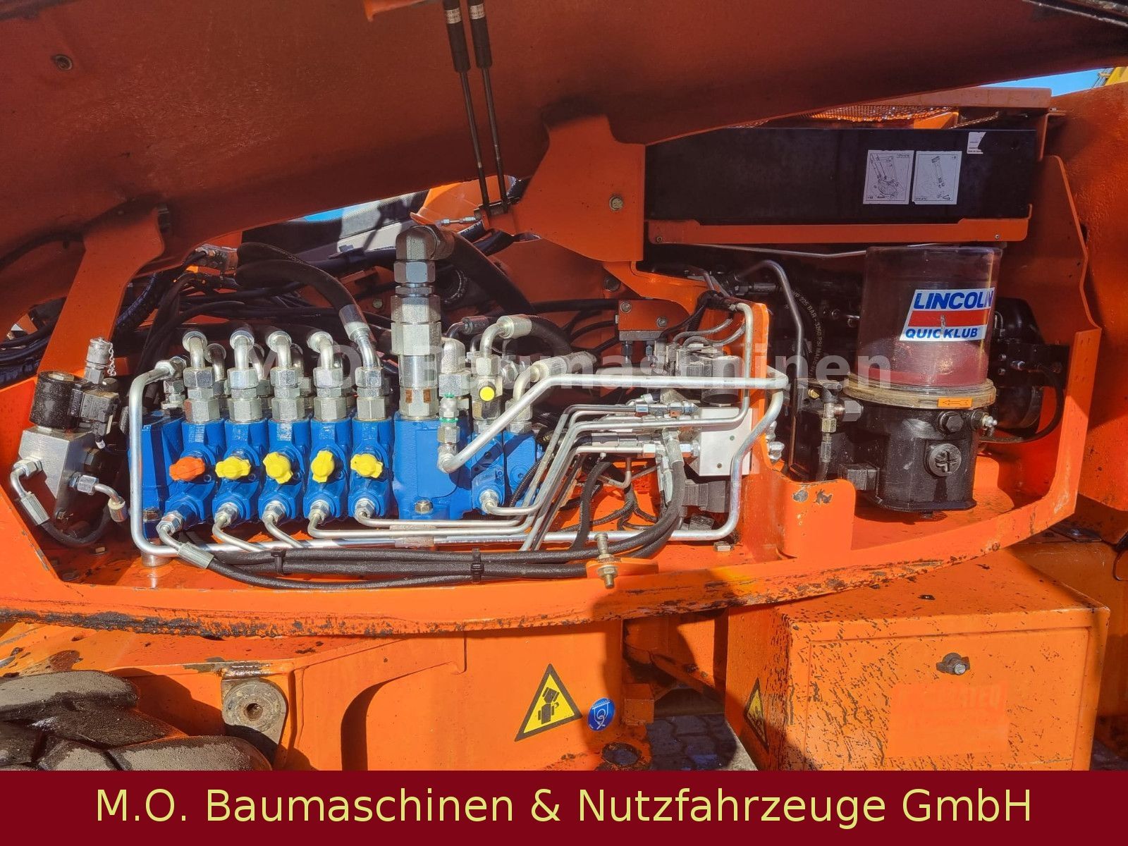 Fahrzeugabbildung MECALAC 12 MTX  / Klappschaufel / Gabel / 3x Tieflöffel