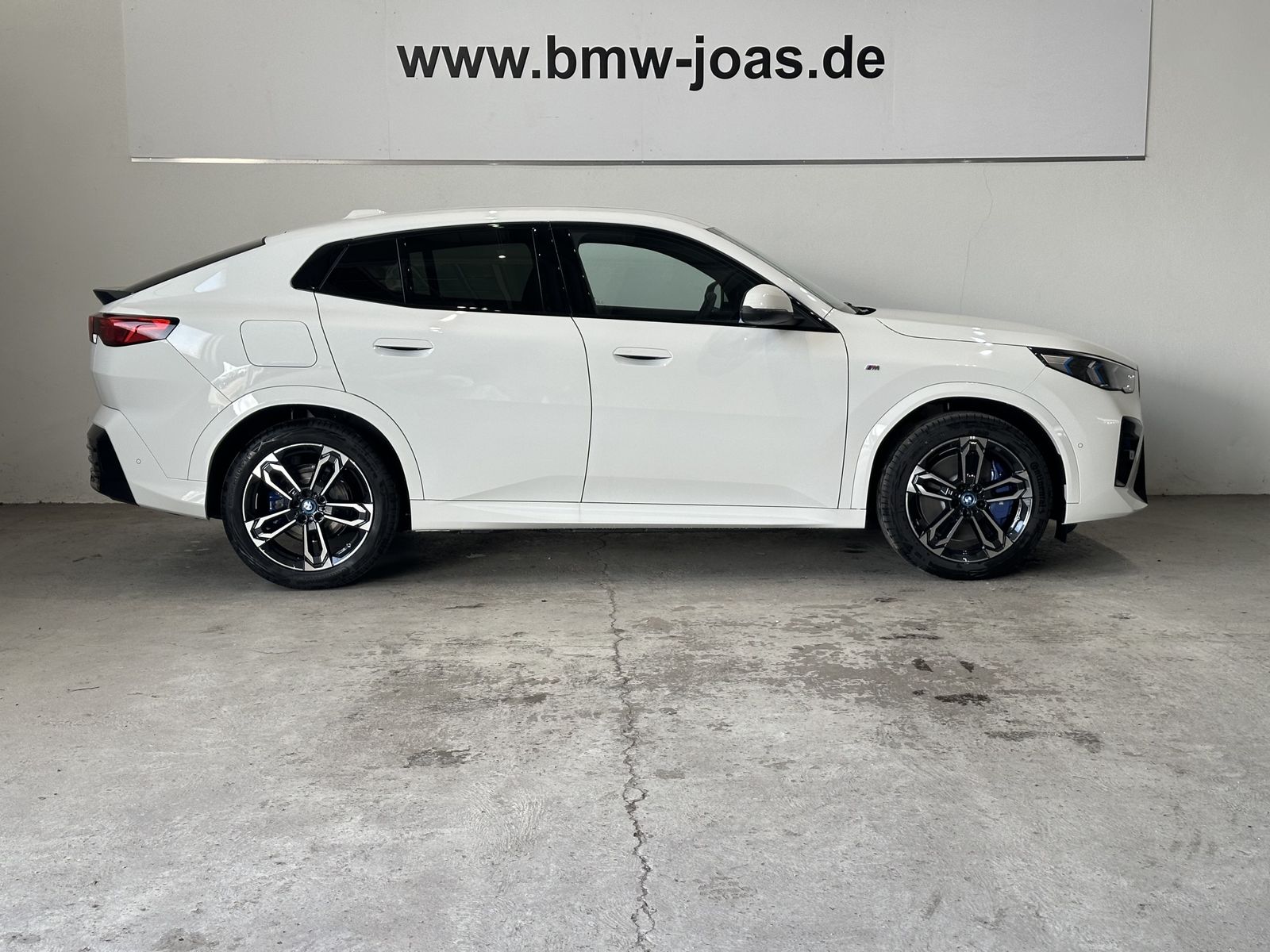 Fahrzeugabbildung BMW iX2 Komfortzugang, M Sportpaket, AHK Head-Up