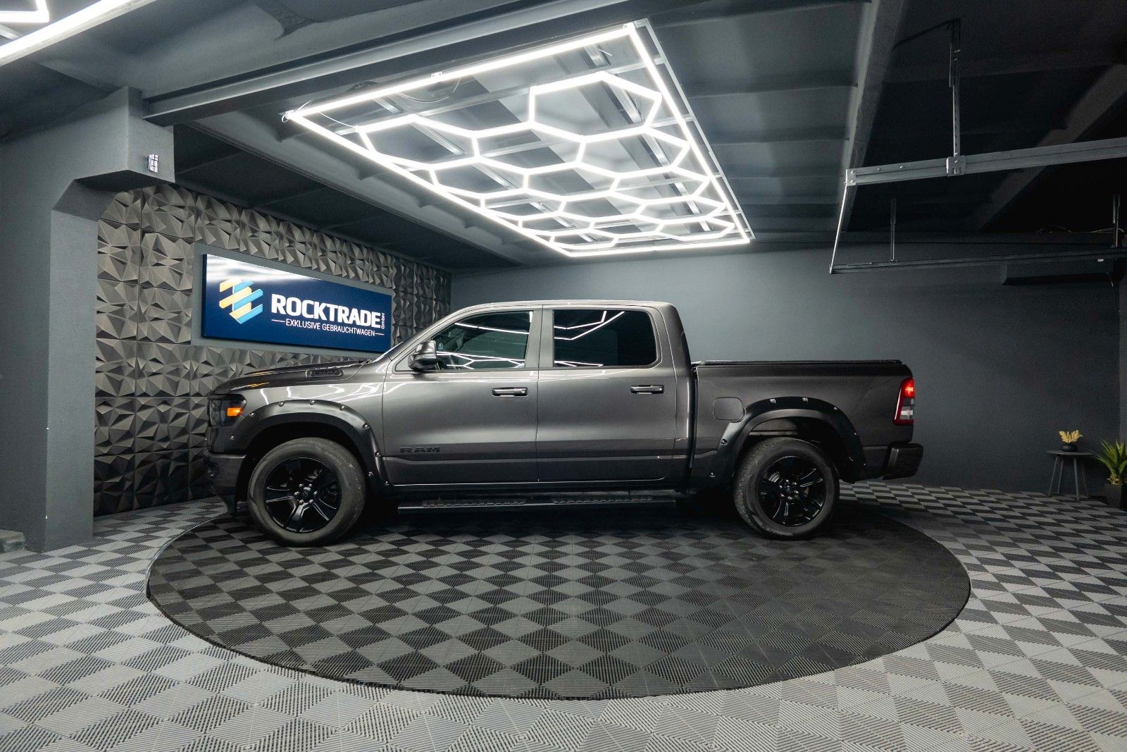 Fahrzeugabbildung Dodge RAM 5.7 V8 HEMI 4x4 LPG BRC Offroad Night-Paket