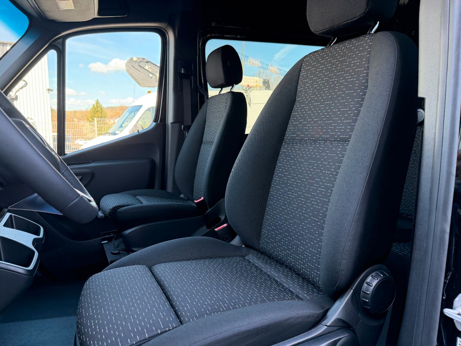 Fahrzeugabbildung Mercedes-Benz Sprinter 319 CDI DoKa/Mixto AHK3,5 Stdh DISTRONI