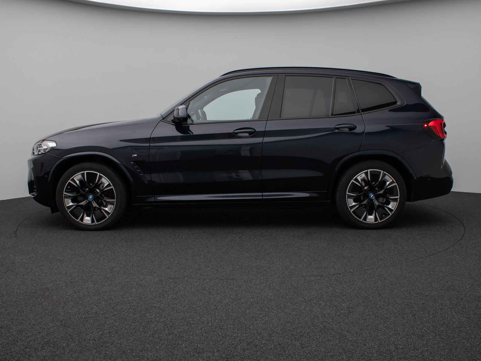 Fahrzeugabbildung BMW iX3 M Sport Impressive Panorama 360° HUD DAB H/K