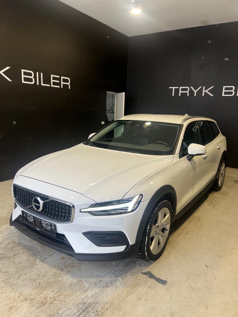 Volvo V60 Cross Country Pro AWD