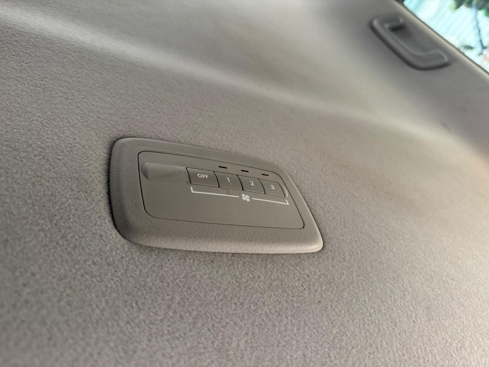 Mitsubishi Grandis 2005 — photo 8
