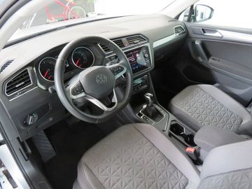 Volkswagen Tiguan - 11