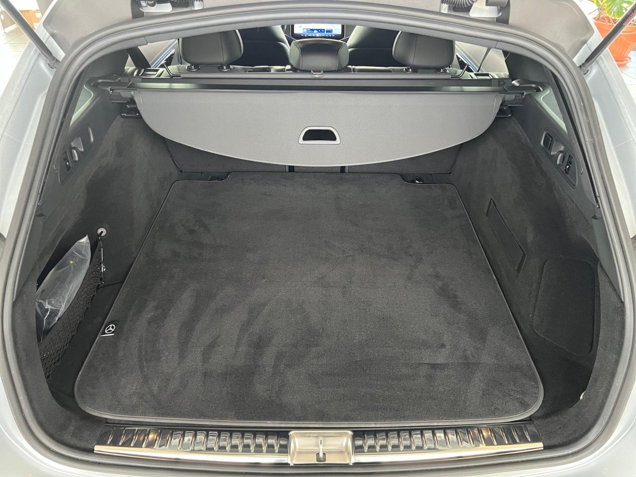 Mercedes-Benz E 220 d T AMG Night AHK Digital Light Memory 360