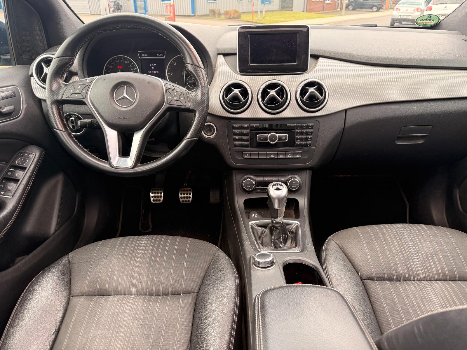 Mercedes-Benz B180 2011 — photo 9