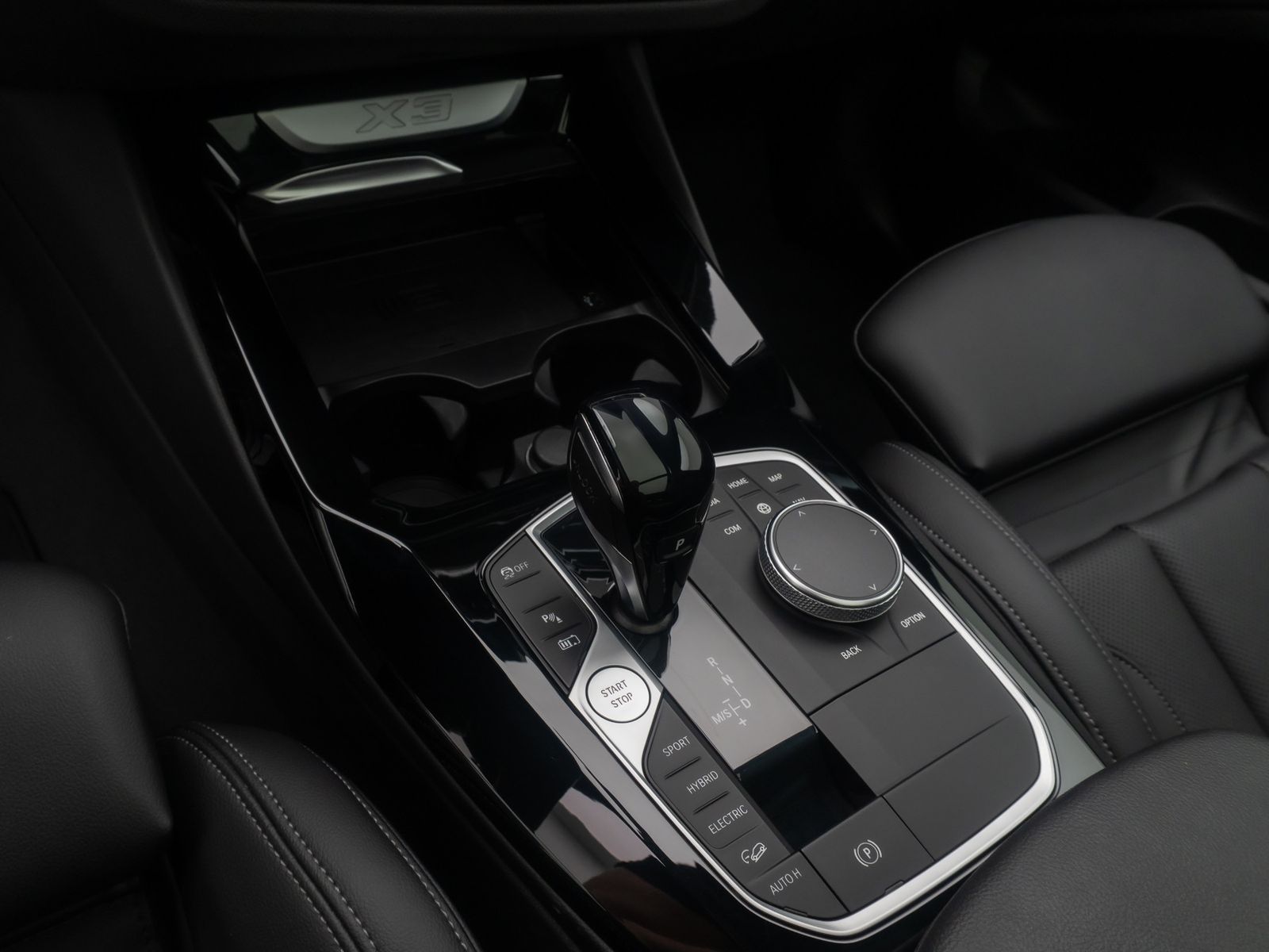 Fahrzeugabbildung BMW X3 xD30e Komfort DAB Laser HiFi HUD Panorama 20"