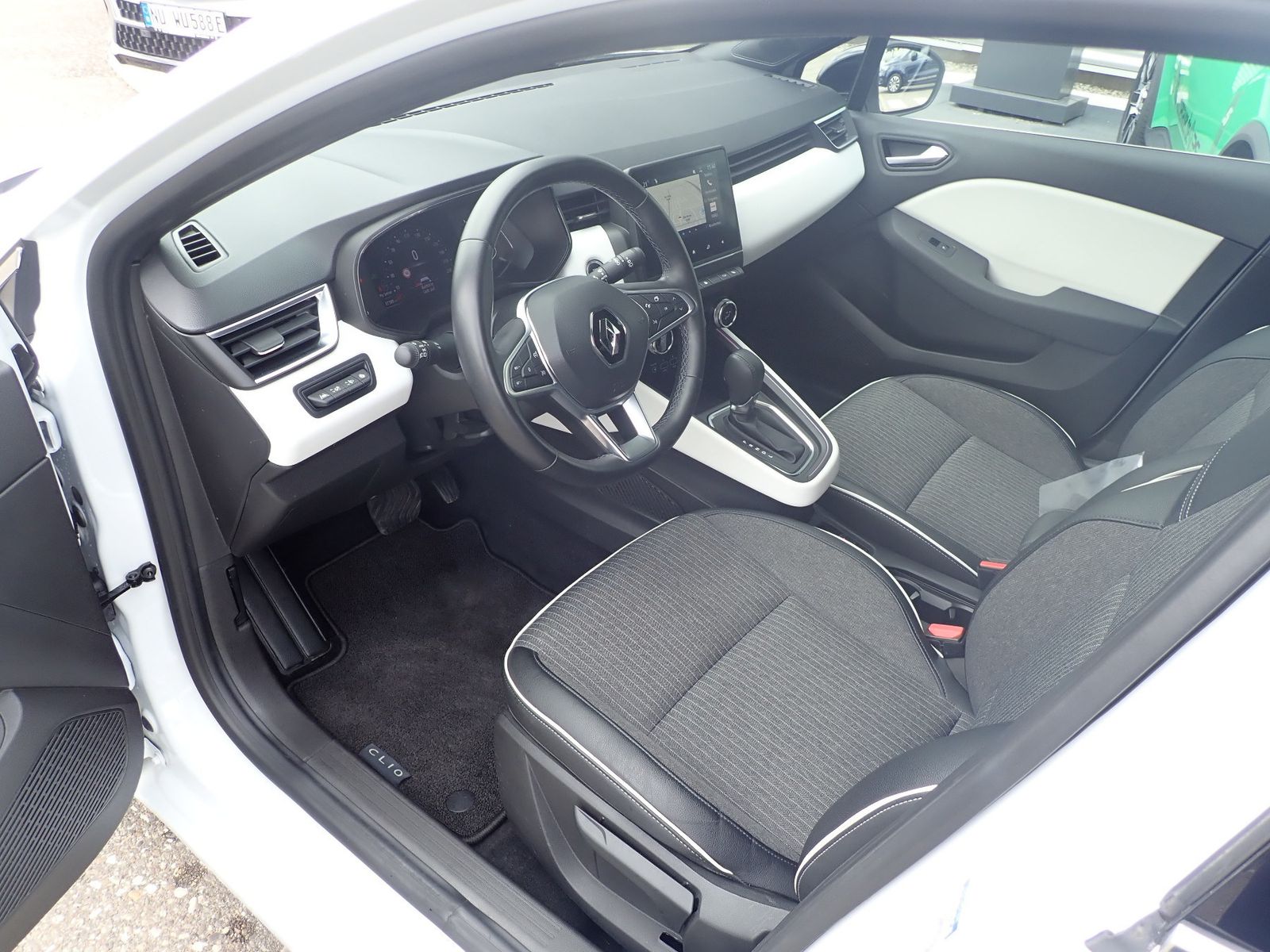 Fahrzeugabbildung Renault Clio Techno TCe 90 X-Tronic