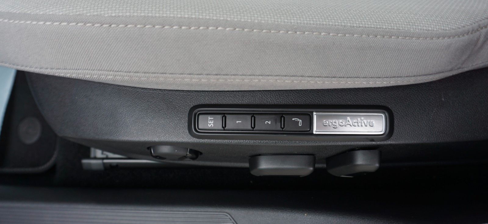 Fahrzeugabbildung Volkswagen Golf VIII Variant Style, Navi,LED,HUD,Kamera +WR