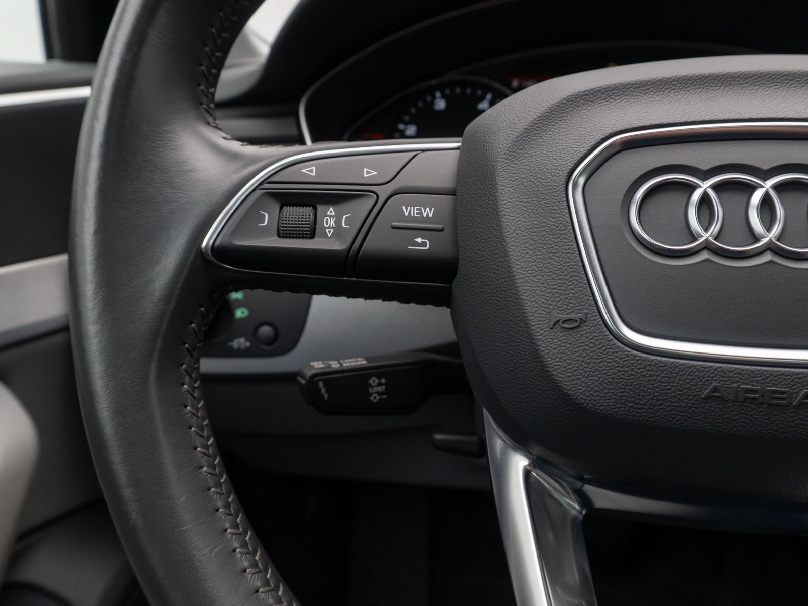 Fahrzeugabbildung Audi A4 quattro design Xenon PDC GSD Limit HiFi 18LM