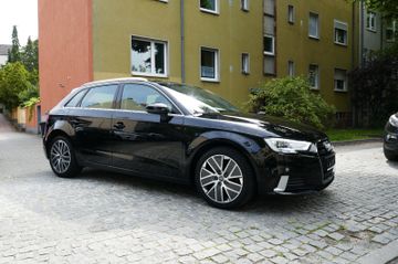 Fahrzeugabbildung Audi A3 Sportback 35 TFSI sport, Bi-Xenon