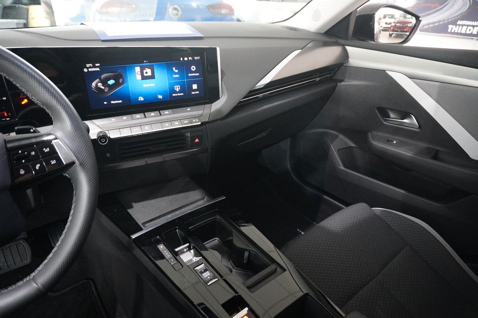 Fahrzeugabbildung Opel Astra L Lim. 1.6 HYBRID BUSINESS NAVI/LED/KAMERA