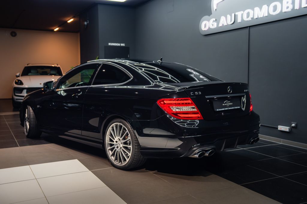 MERCEDES-BENZ C 63 AMG Coupe*H&K*PANO*LEDER*LED*MEMORY*DISTRON MERCEDES-BENZ C 63 AMG Coupe*H&K*PANO*LEDER*LED*MEMORY*DISTRON