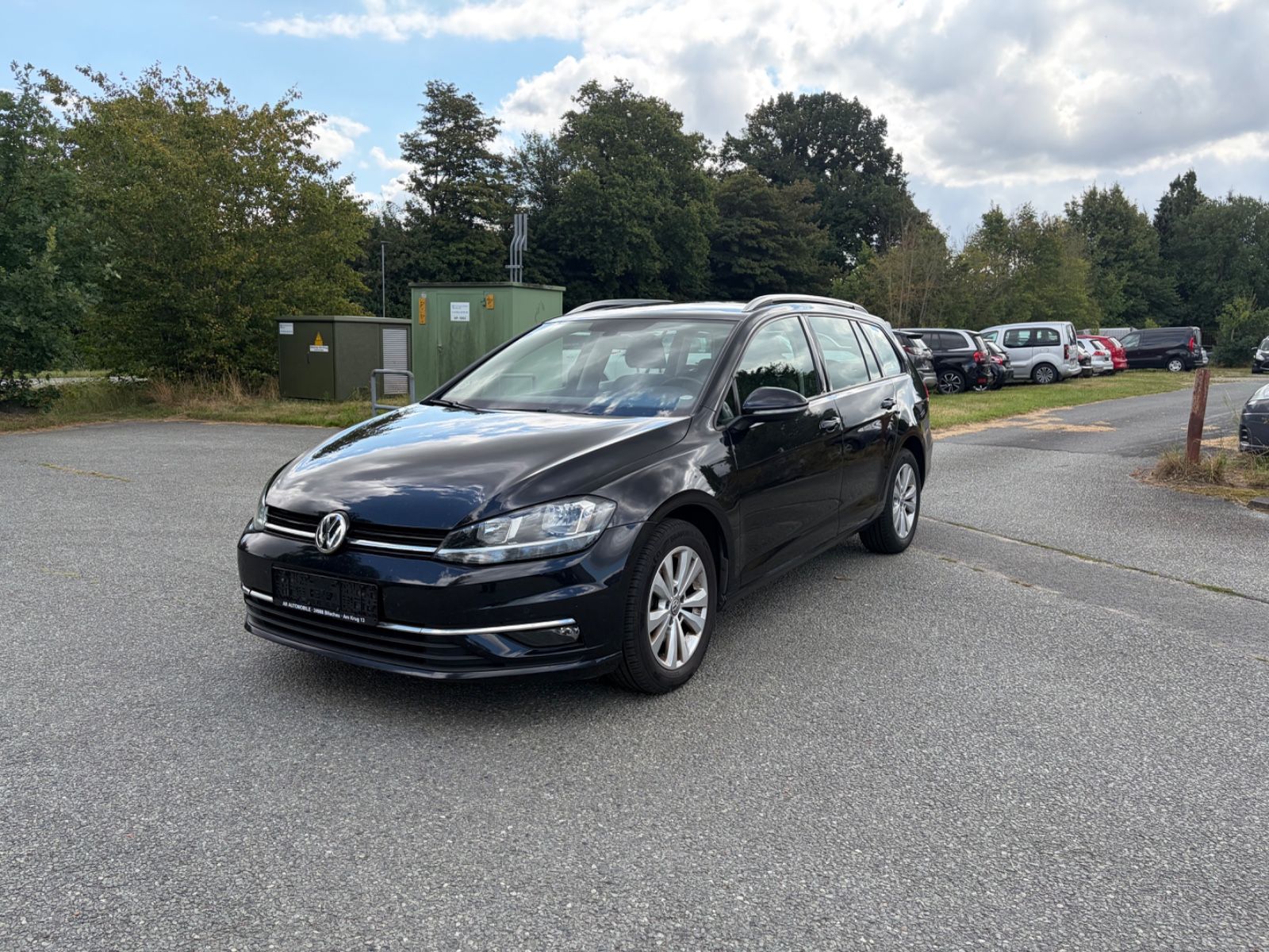 Volkswagen Golf - 1