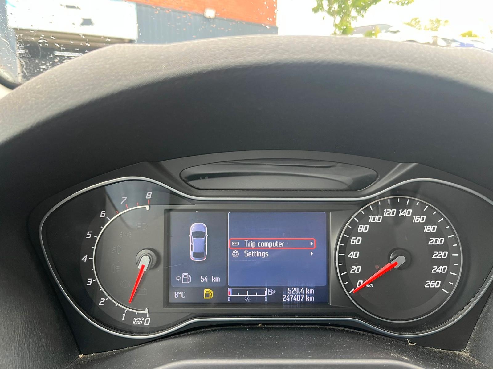 Ford Mondeo 2011 — photo 10
