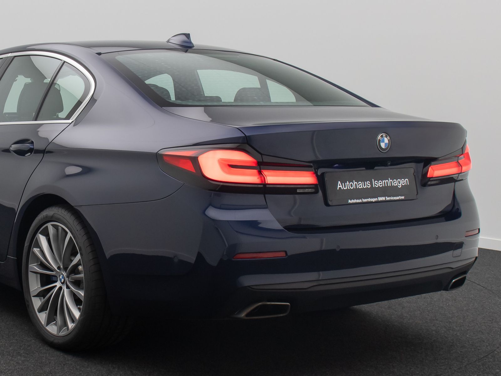 Fahrzeugabbildung BMW 540d xD DisplKey Laser DAB MSport HUD H/K 19Zoll