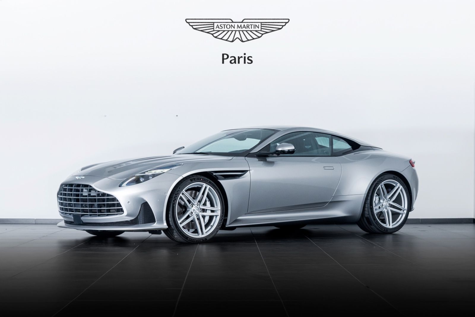 Aston Martin DB12 4.0 V8