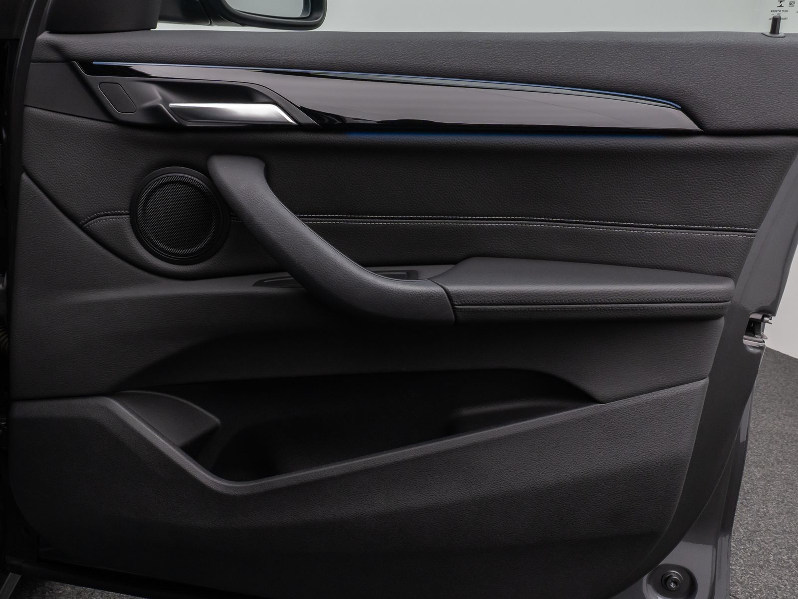 Fahrzeugabbildung BMW X1 xD25e SportLine Kamera HUD DAB HiFi AHK Alarm