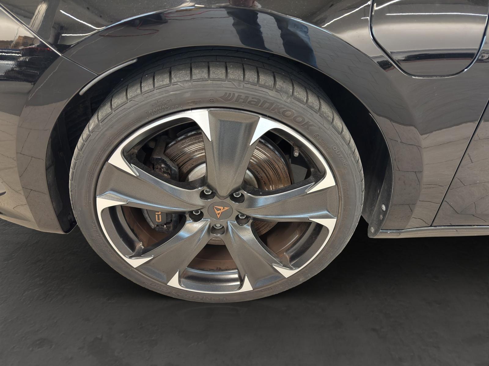 Cupra Leon 1.4 e-Hybrid DSG VZ LED NAVI 19-ALU KEYLESS