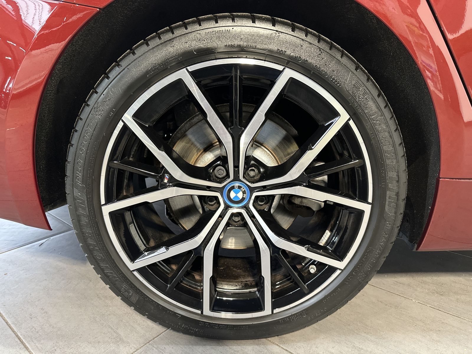 Fahrzeugabbildung BMW 530e Touring xDrive M-Sport NAV+LED+AHK+HEAD-UP