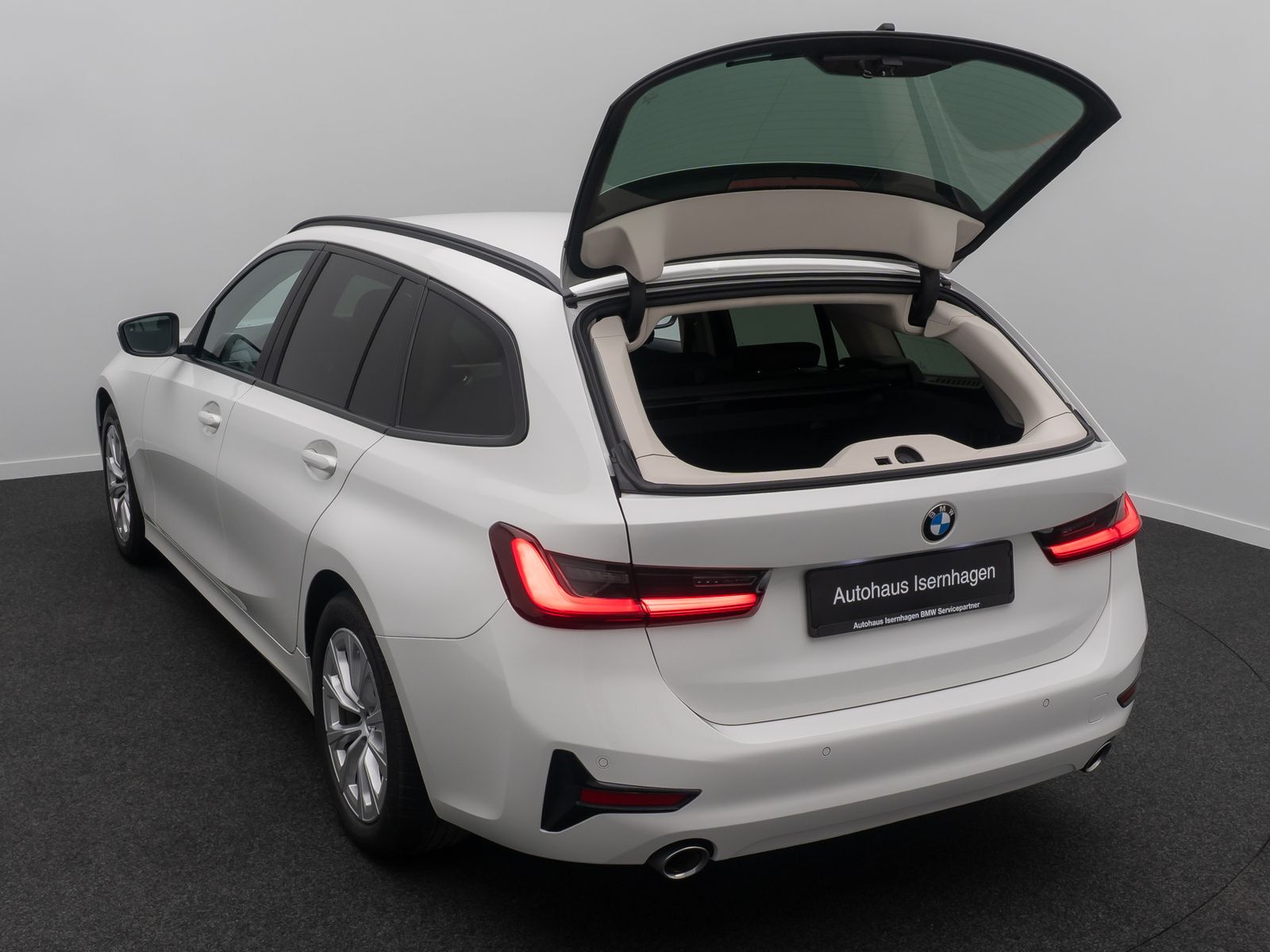 Fahrzeugabbildung BMW 320d HUD DAB Laser PDC DrivAssist Komfort Alarm