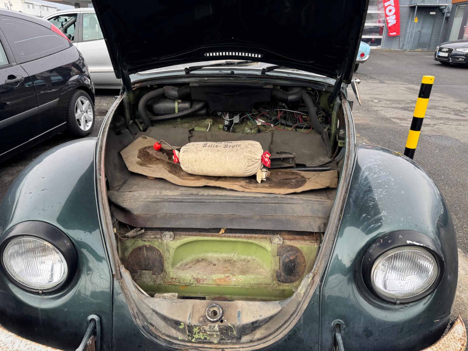 Volkswagen Käfer 1200 Motor läuft