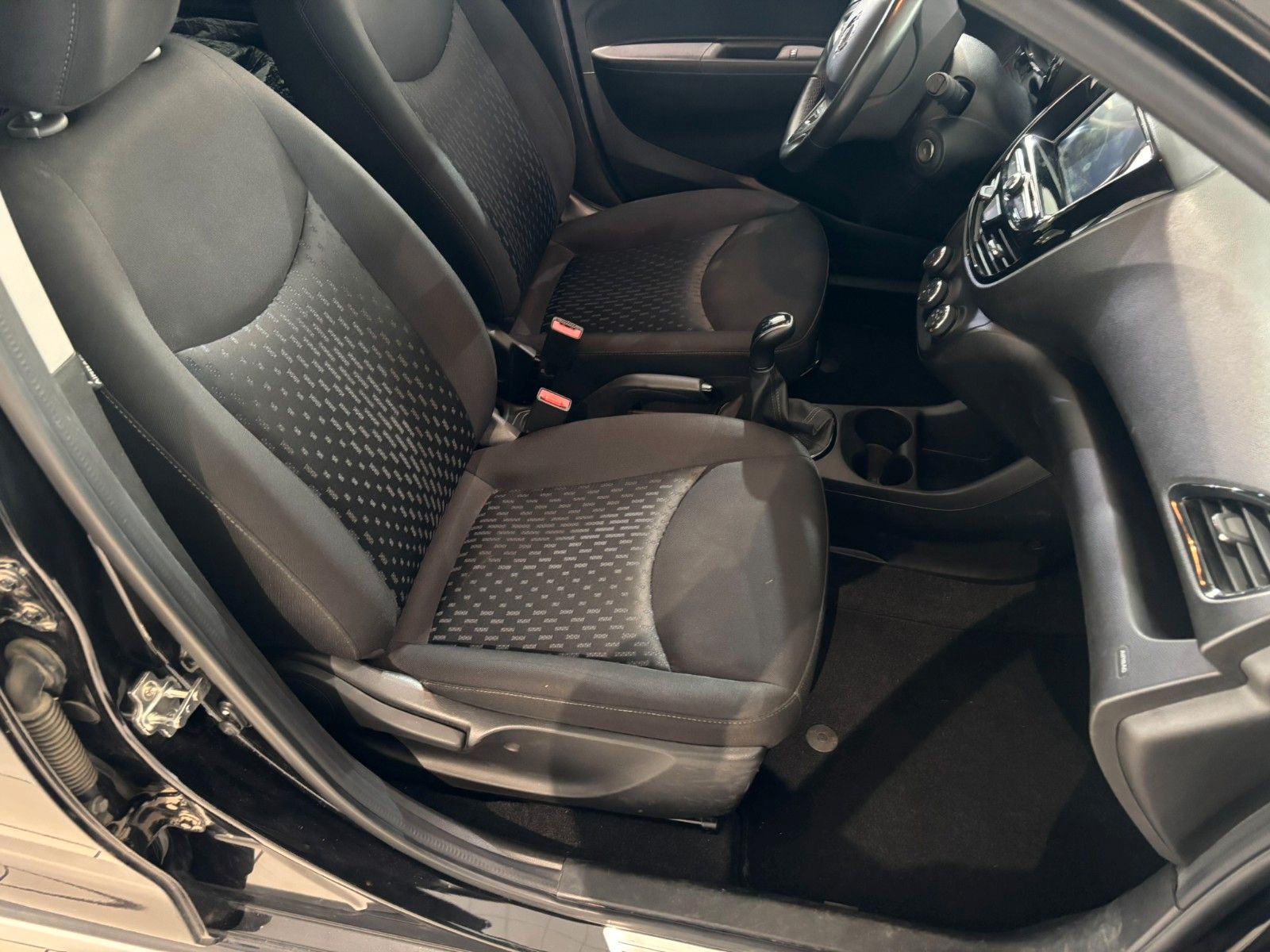 Fahrzeugabbildung Opel Karl Rocks 1.0 PDC/SHZ/LHZ/ALU