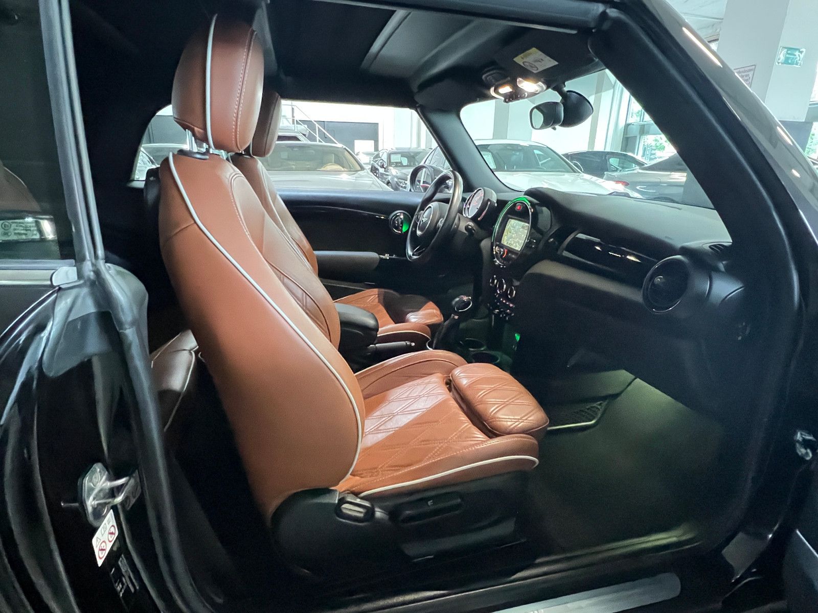 Fahrzeugabbildung MINI Cooper CABRIO AUTOMATIK NAVI LED LEDER CHESTER