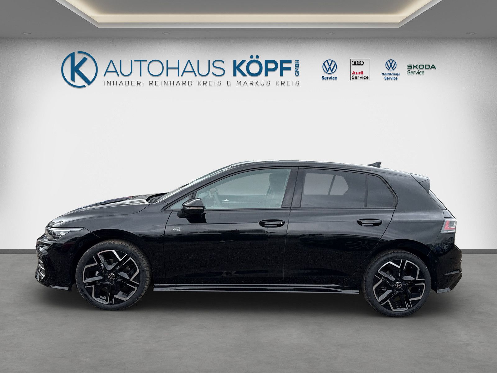 Volkswagen Golf 1.5 eTSI DSG R-Line AHK Matrix Black Style imagem 2
