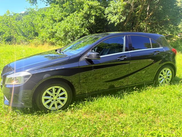 MERCEDES-BENZ A 180 -