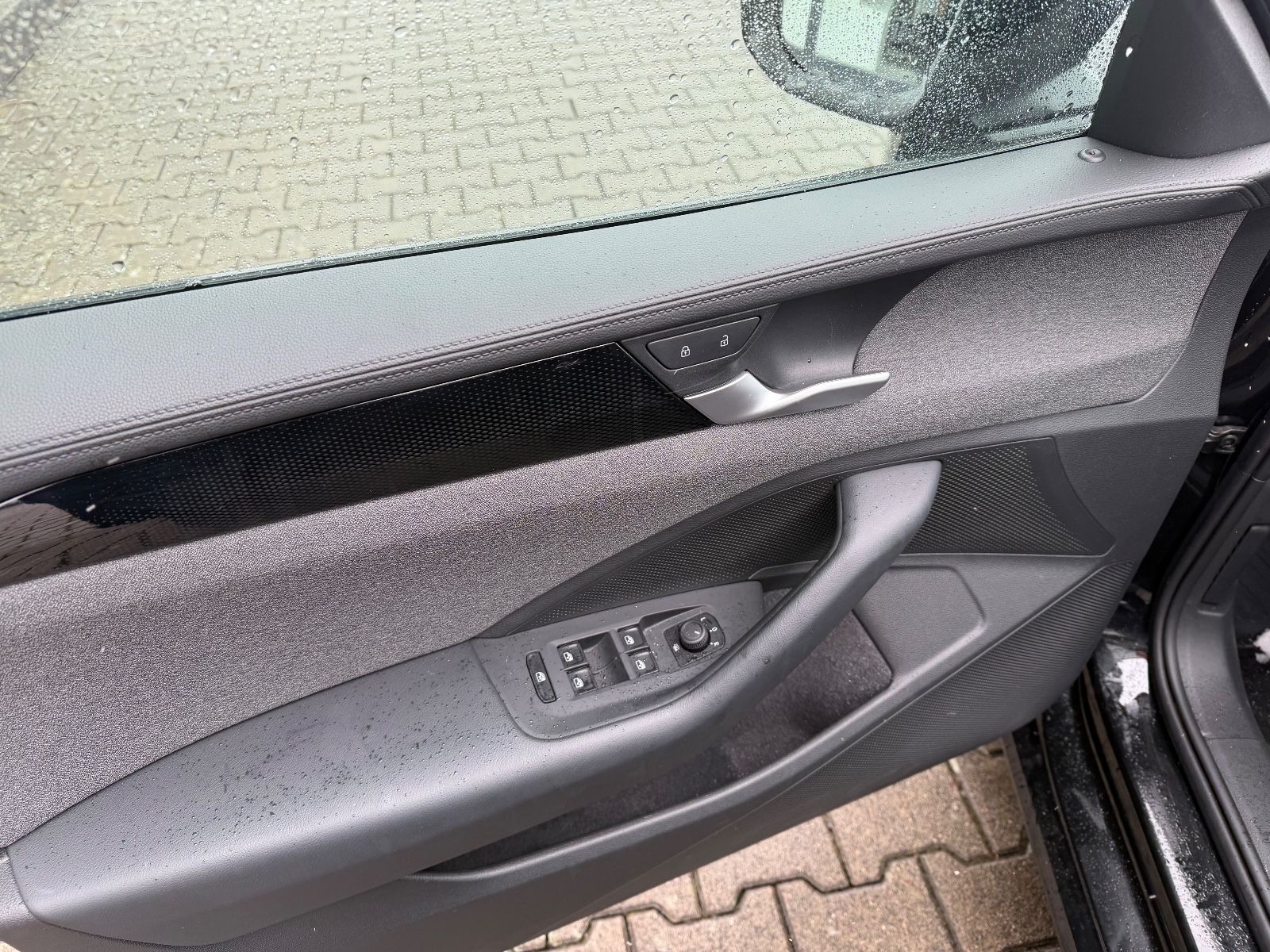 Fahrzeugabbildung Volkswagen Passat Variant 1.5 eTSI DSG Navi