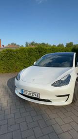 Tesla Model 3 mit Anhängerkupplung - Tesla Model 3 in Bremen