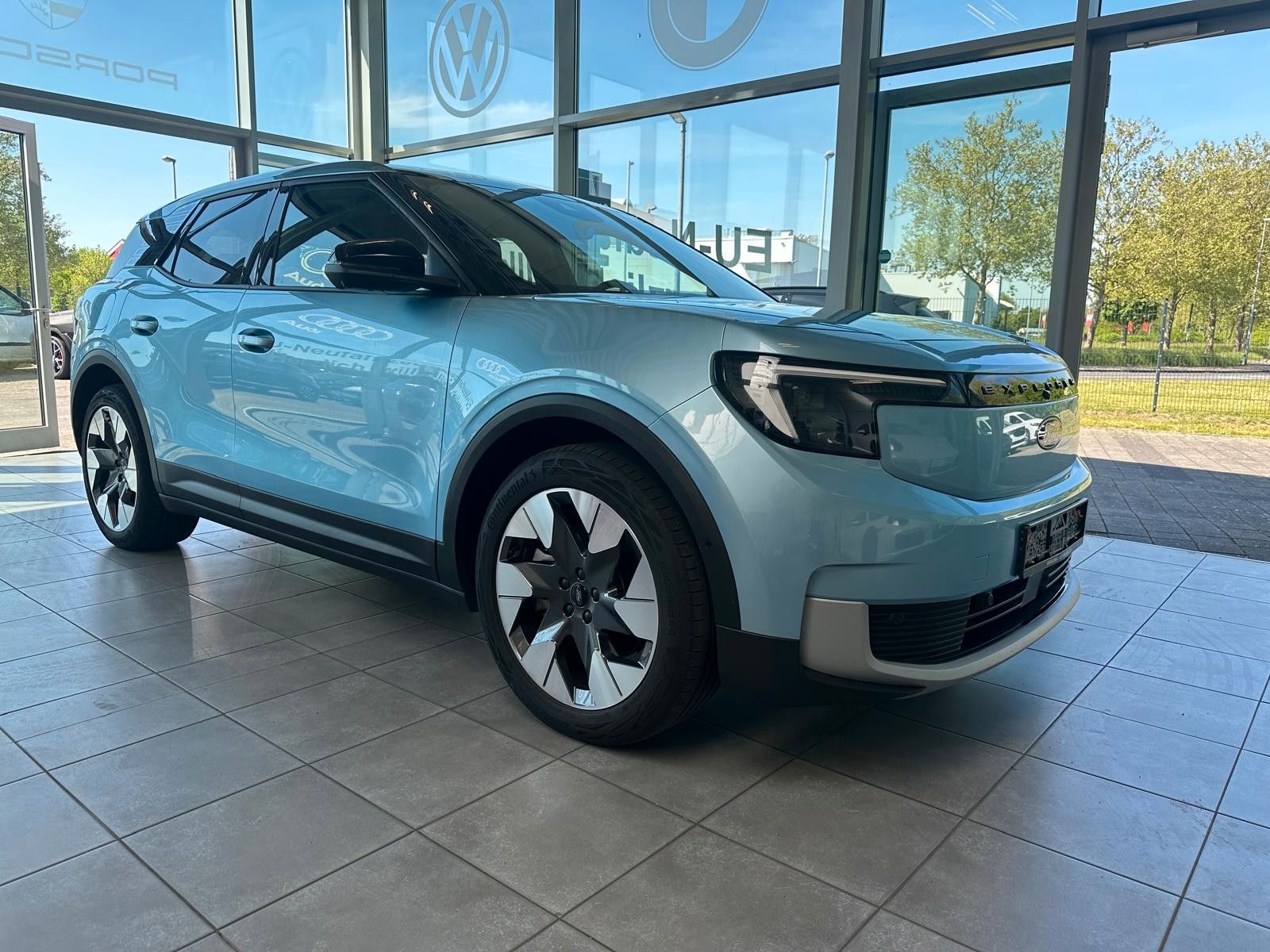 Fahrzeugabbildung Ford Explorer Premium RWD range extender