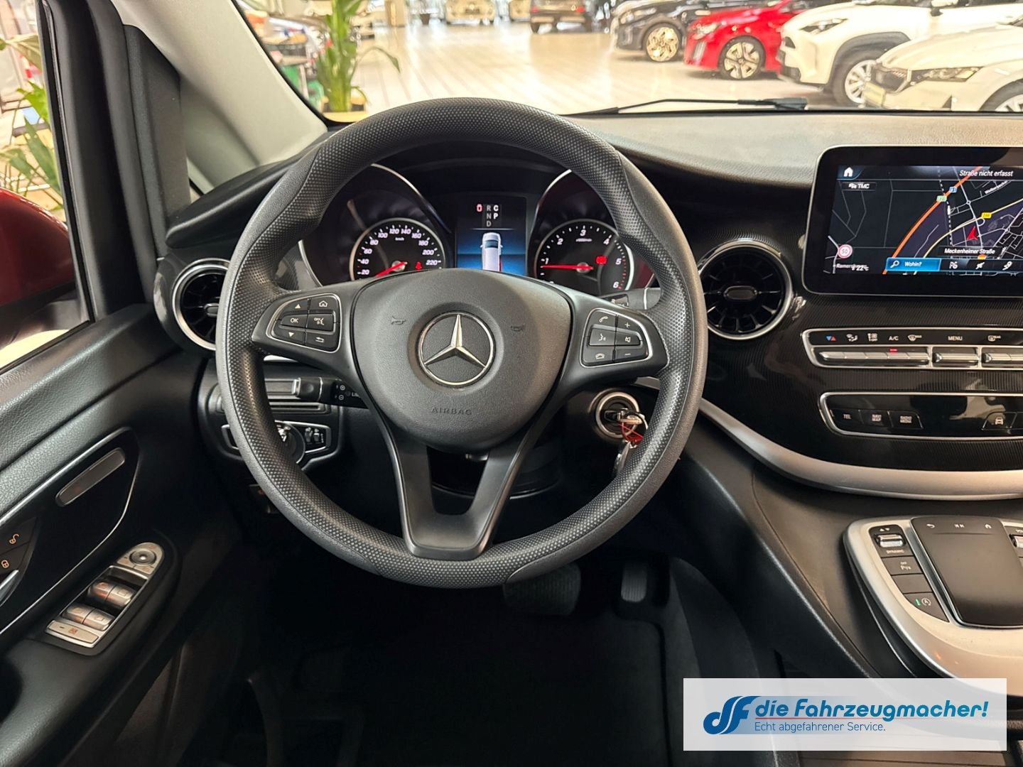 Fahrzeugabbildung Mercedes-Benz V 220 d RISE kompakt Navi Apple CarPlay Android