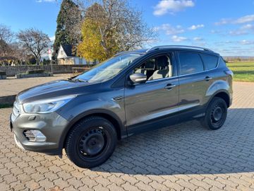 Ford Kuga - 1