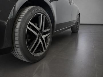 Mercedes V 220 - 4