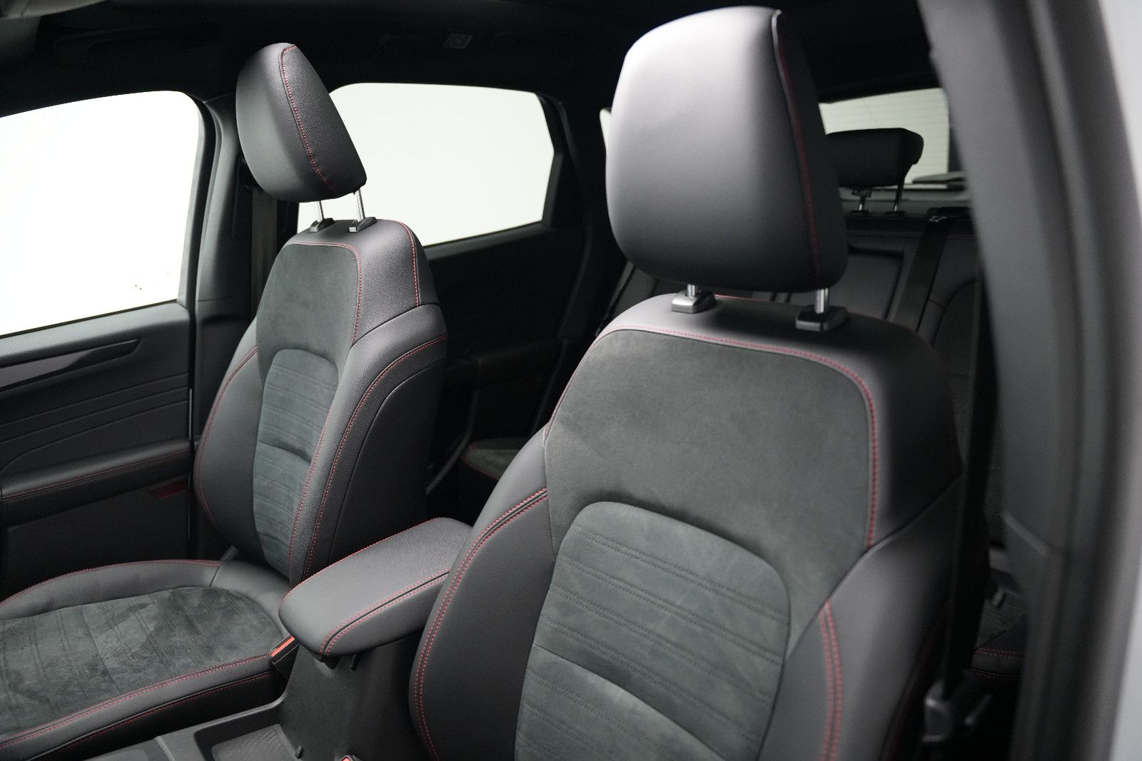 Fahrzeugabbildung Ford Kuga *ST-Line X*Panorama*HUD*Kamera*PlugInHybrid