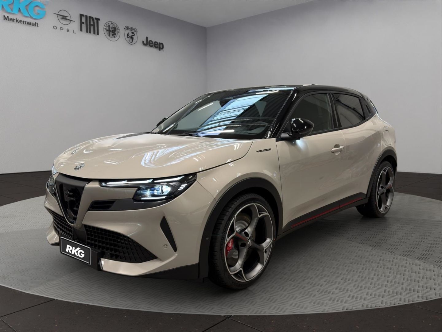 Alfa Romeo Junior Elettrica 280PS Veloce Pano Schiebedach T