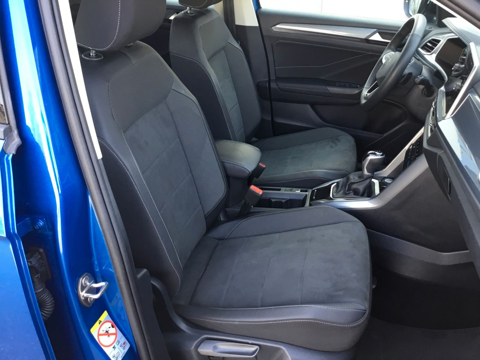 Fahrzeugabbildung Volkswagen T-Roc 1.5 TSI DSG Style+AHK+LED+ACC+17"+Kamera