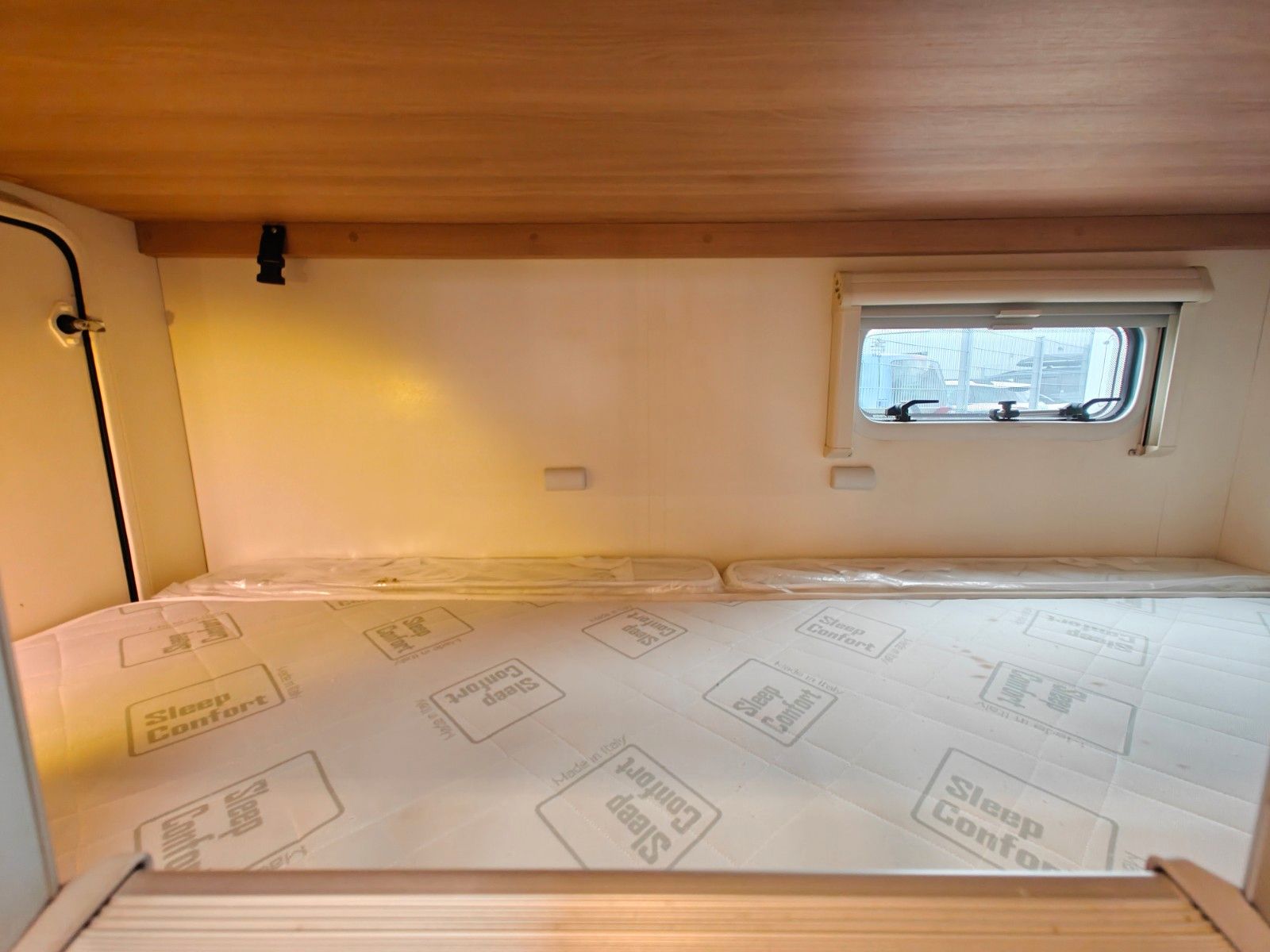 Fahrzeugabbildung Roller Team Kronos 275 - SAT, TV, Solar, 6 Sitz/Schlafplätze