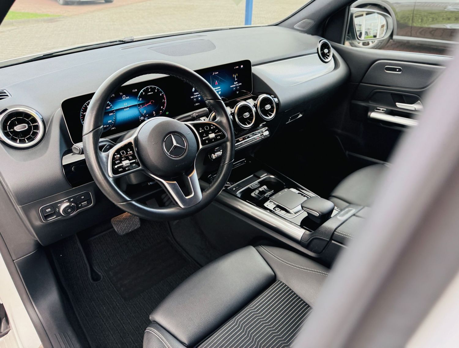 Fahrzeugabbildung Mercedes-Benz B 180 PROGRESSIVE & NIGHT, Autom., LED, EPH, Nav