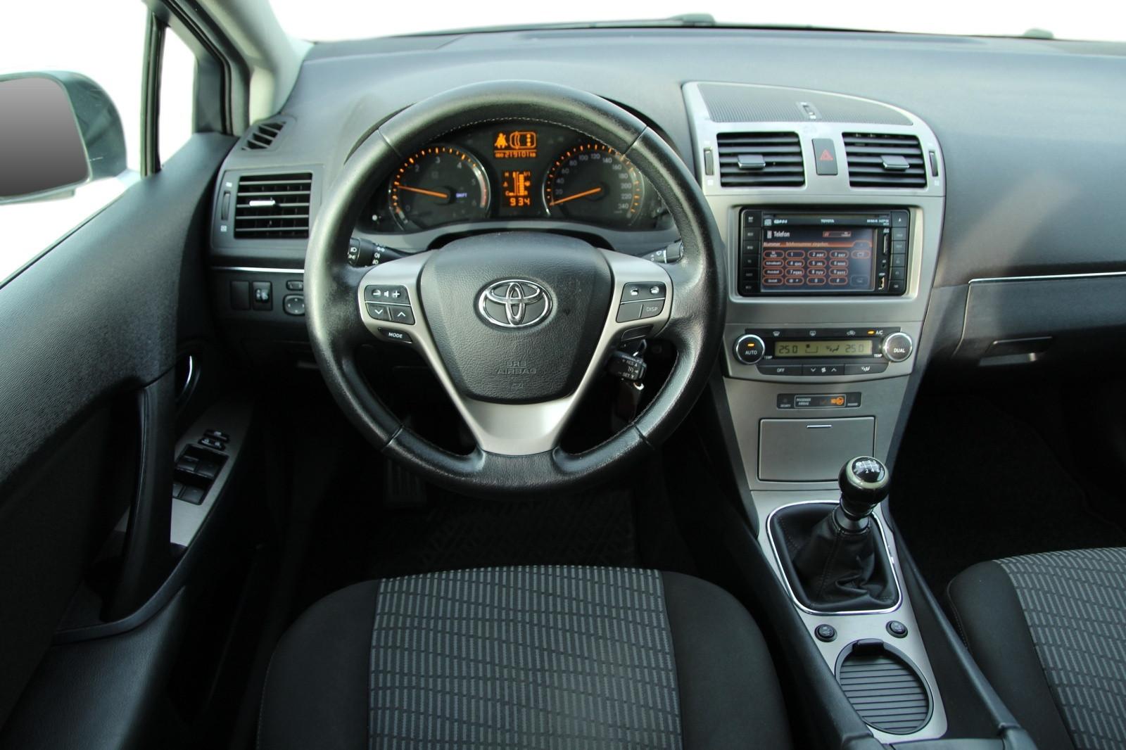 Toyota Avensis 2010 — photo 9